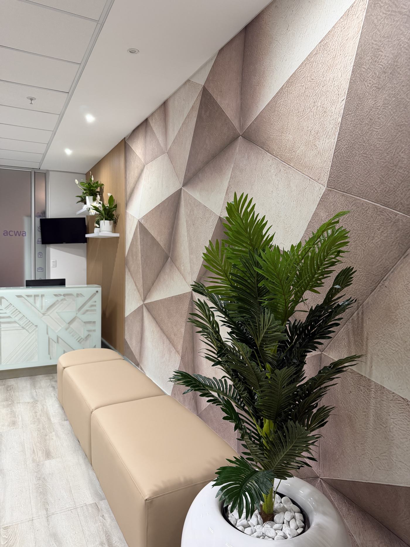 Marble reception with 3D panels